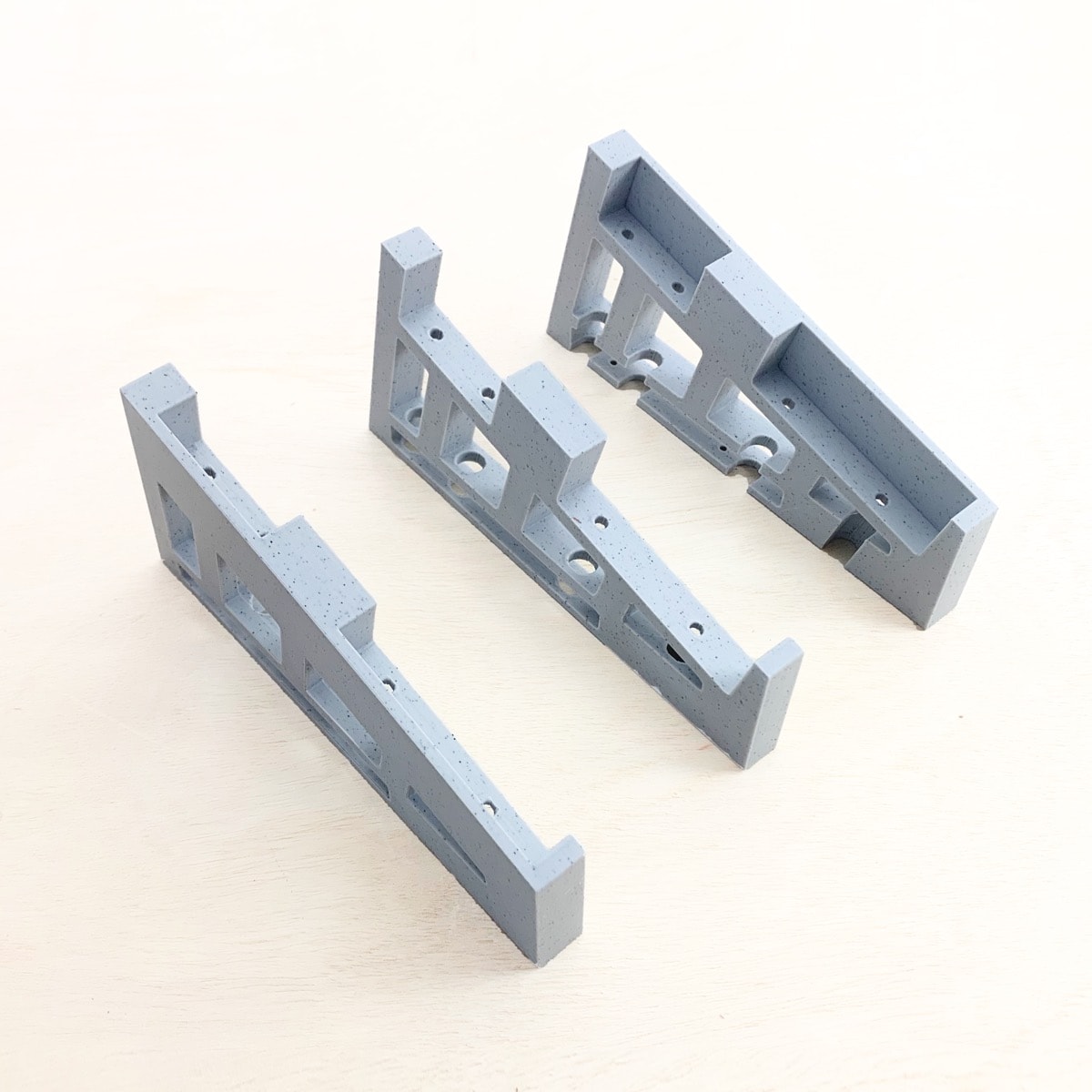 demonstrative imagse for the DIY Pedalboard Brackets for Common Lumber